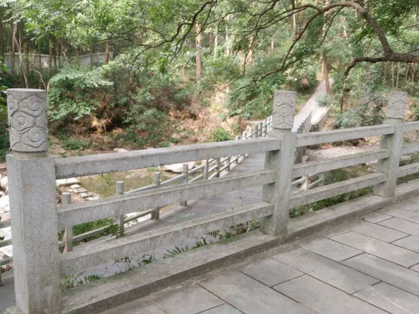石栏杆